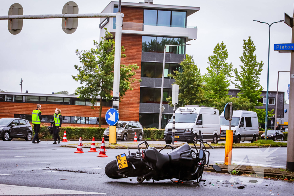 Motorrijder zwaargewond bij aanrijding met vrachtwagen