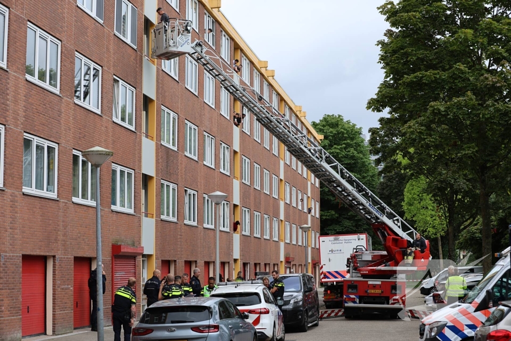 Vrouw doodgestoken in trappenhuis