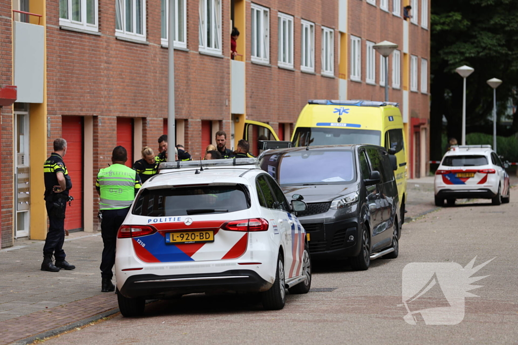 Vrouw doodgestoken in trappenhuis