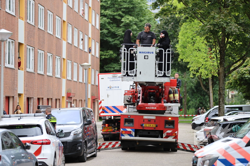 Vrouw doodgestoken in trappenhuis