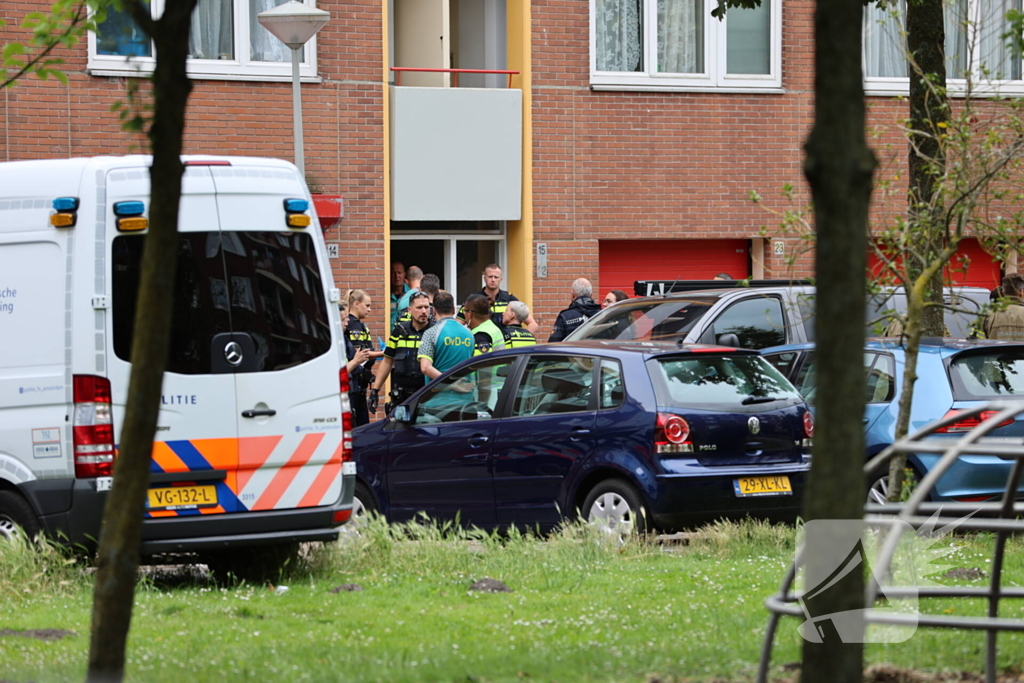 Vrouw doodgestoken in trappenhuis