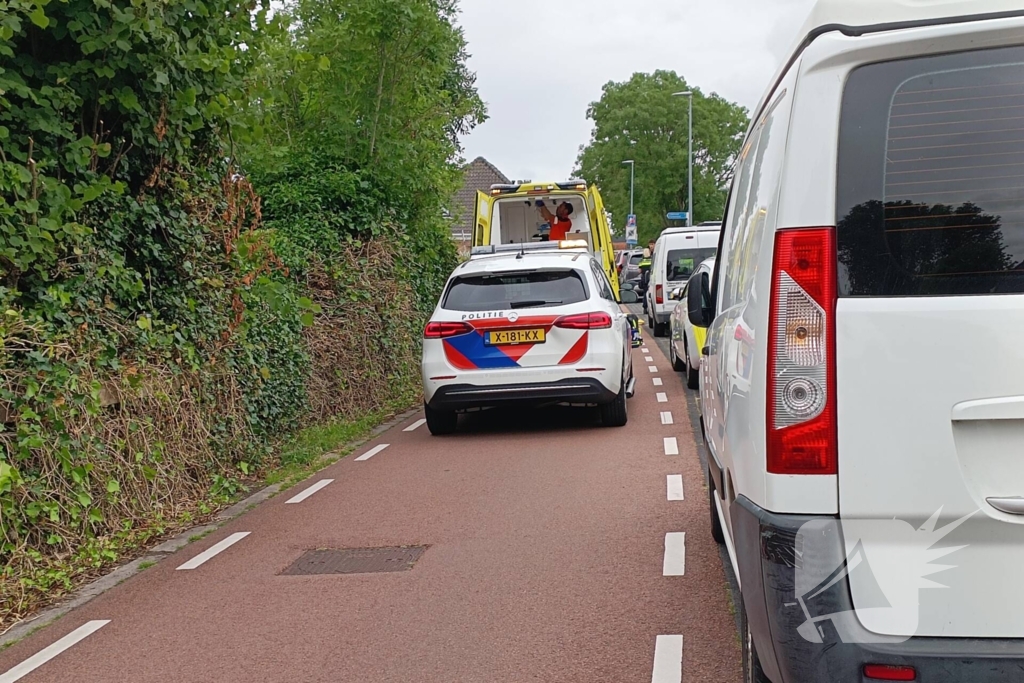 Auto schept persoon, traumateam ingezet