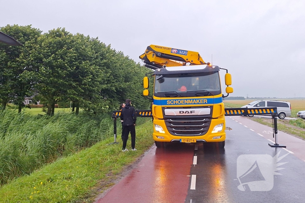 Automobilist verliest macht over het stuur en belandt in de sloot