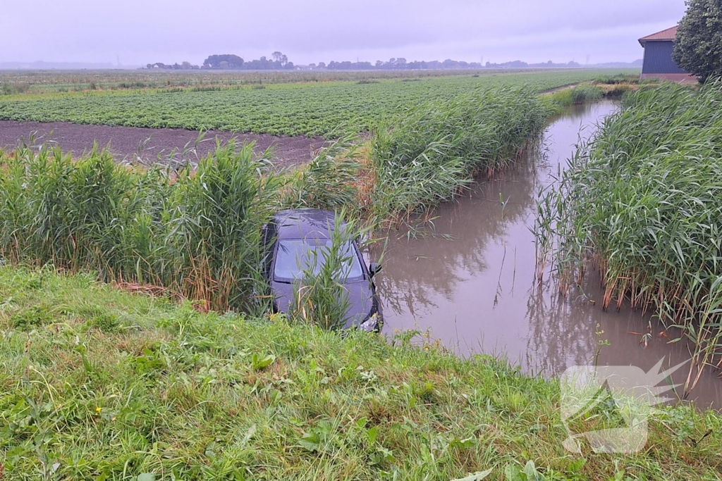 Automobilist verliest macht over het stuur en belandt in de sloot