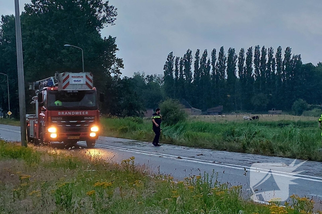 Personenauto belandt in water