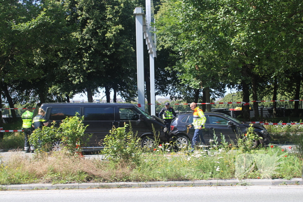 Voertuigen fors beschadigd na botsing