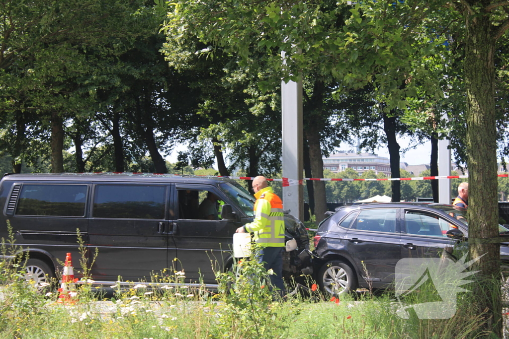 Voertuigen fors beschadigd na botsing