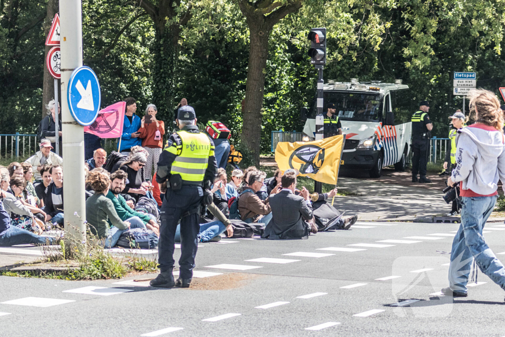 XR-demonstranten pogen opnieuw snelweg te blokkeren