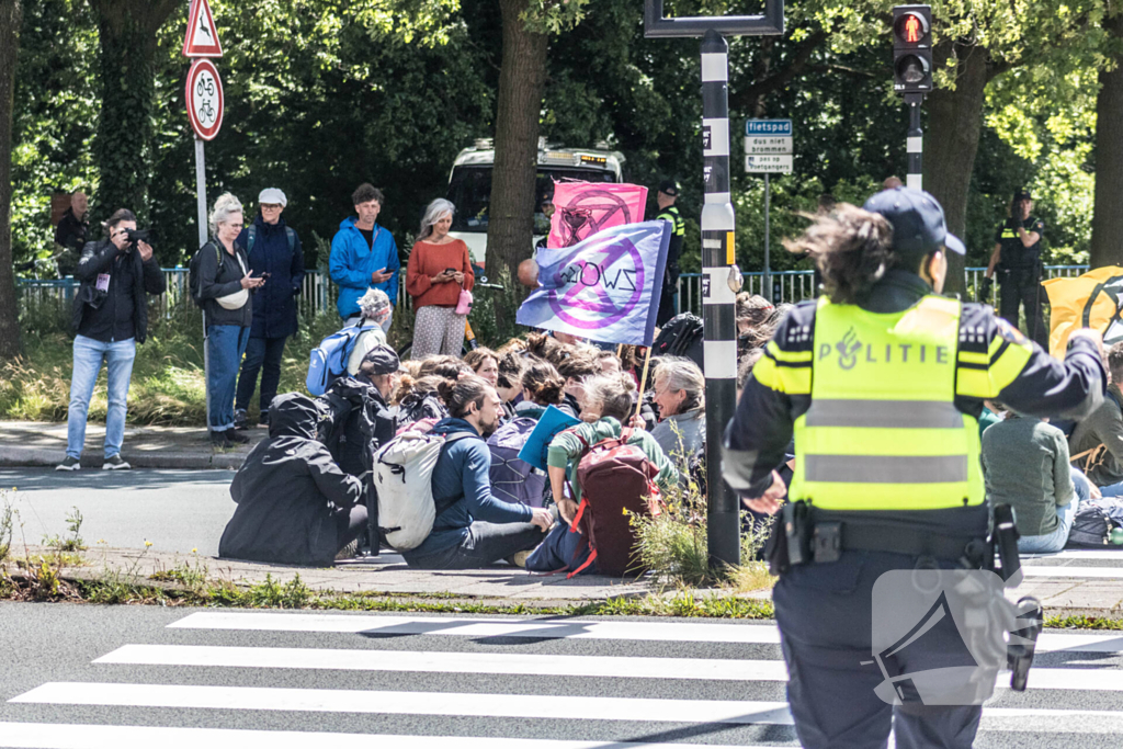 XR-demonstranten pogen opnieuw snelweg te blokkeren