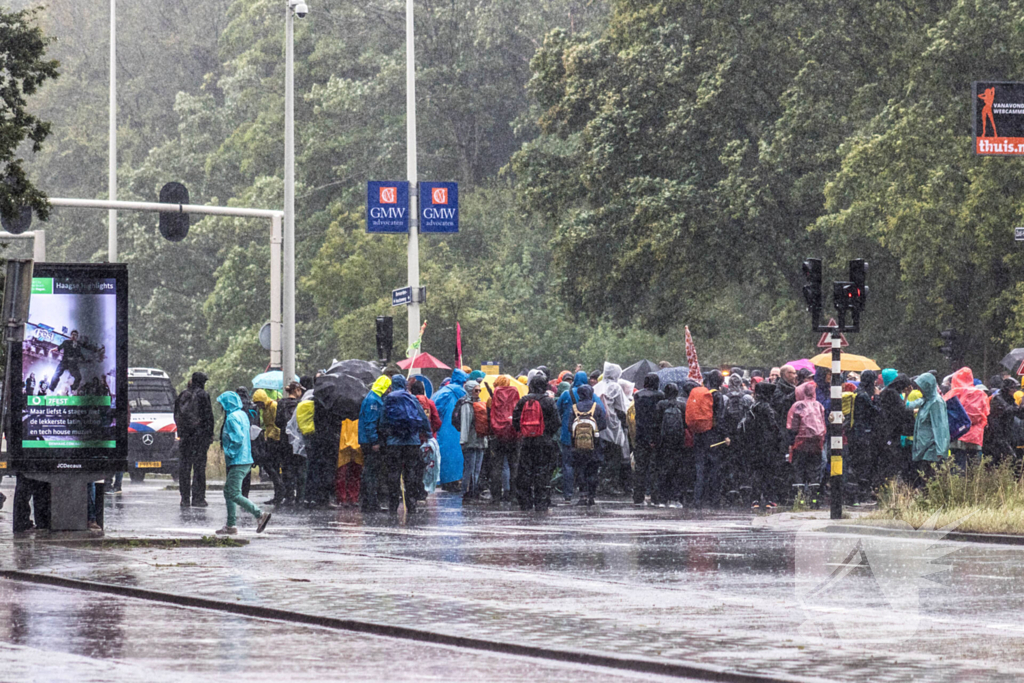 XR-demonstranten pogen opnieuw snelweg te blokkeren