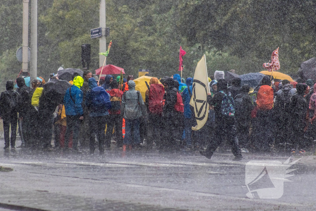 XR-demonstranten pogen opnieuw snelweg te blokkeren