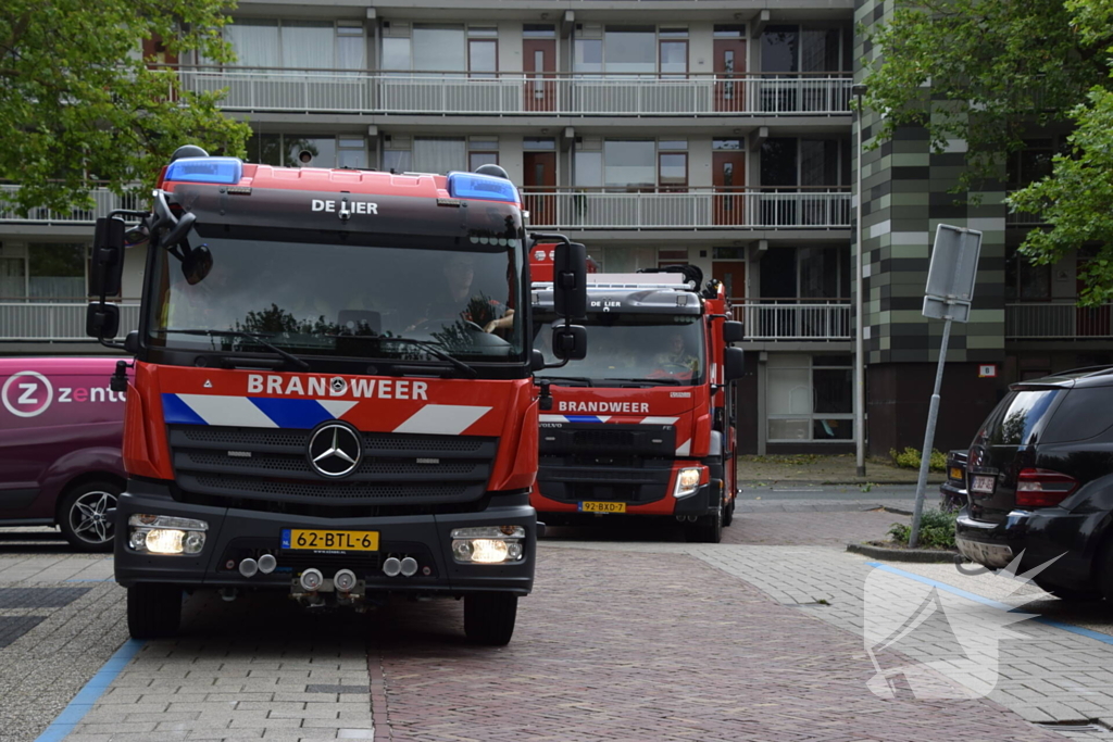 Grote boom dreigt om te vallen door storm