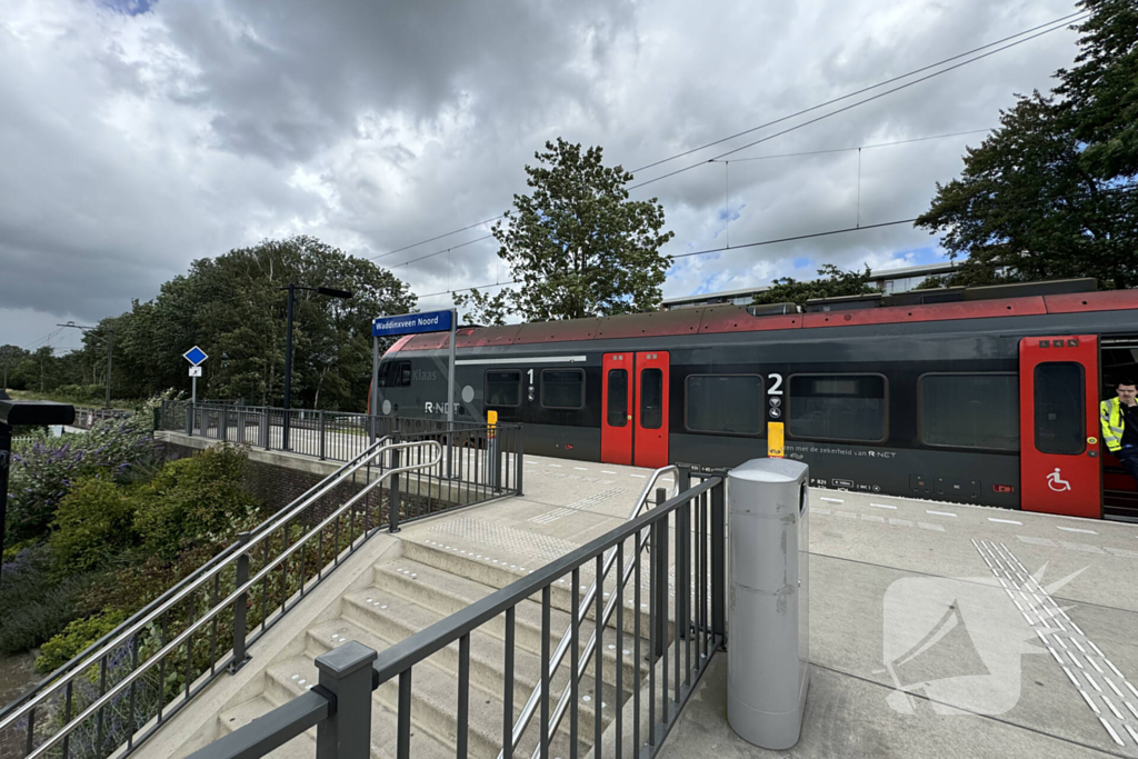 Treinverkeer plat door boom op spoor