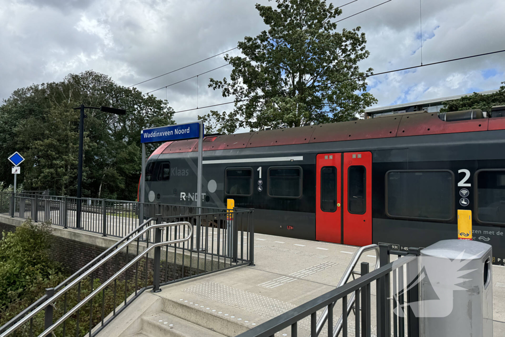 Treinverkeer plat door boom op spoor