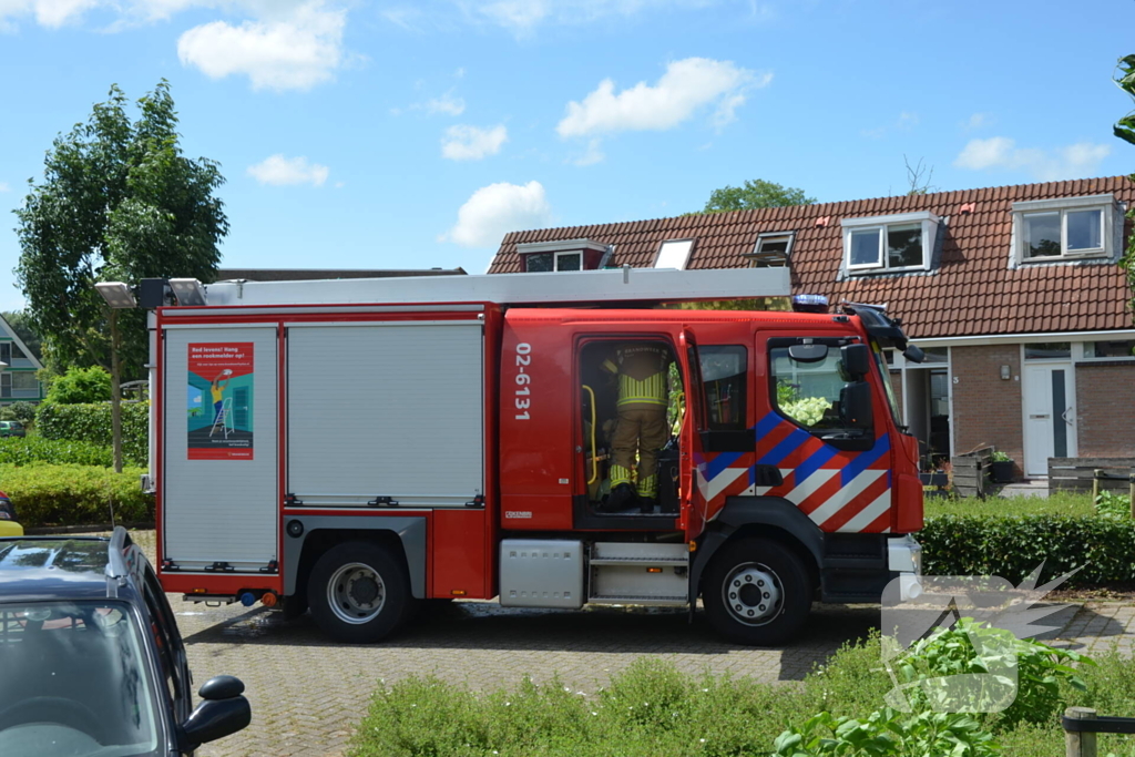 Brandweer ventileert woning na brand