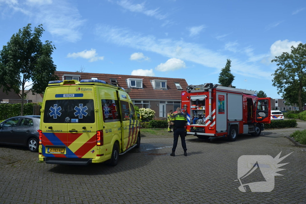 Brandweer ventileert woning na brand