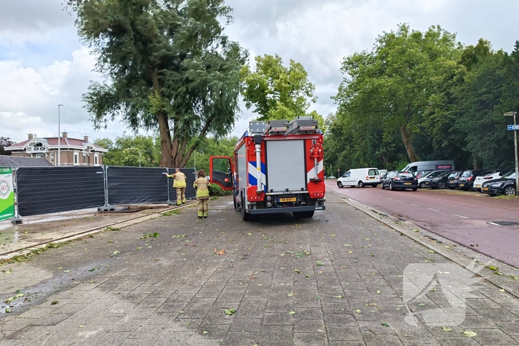 Bouwhekken omgewaaid door stevige wind