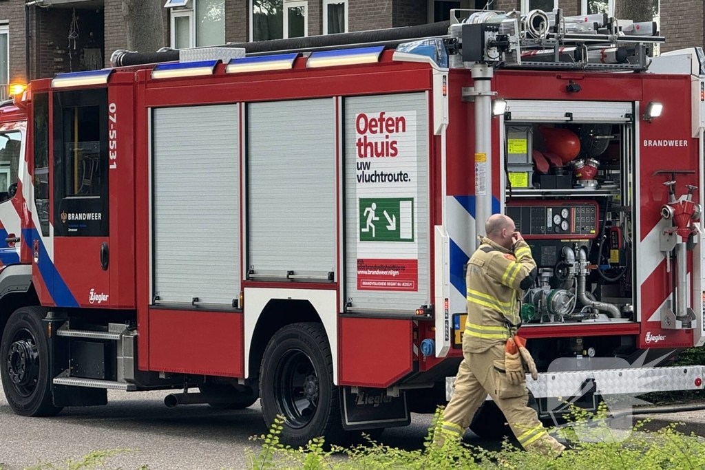 Brandweer verricht metingen bij gaslucht