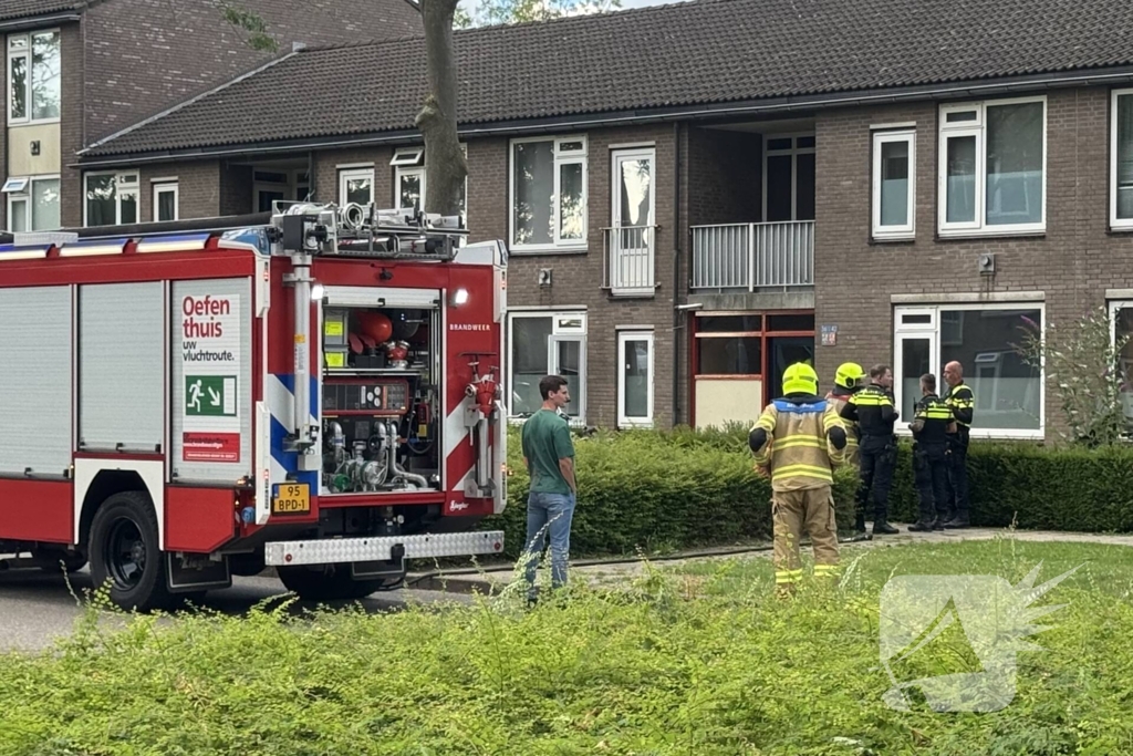 Brandweer verricht metingen bij gaslucht