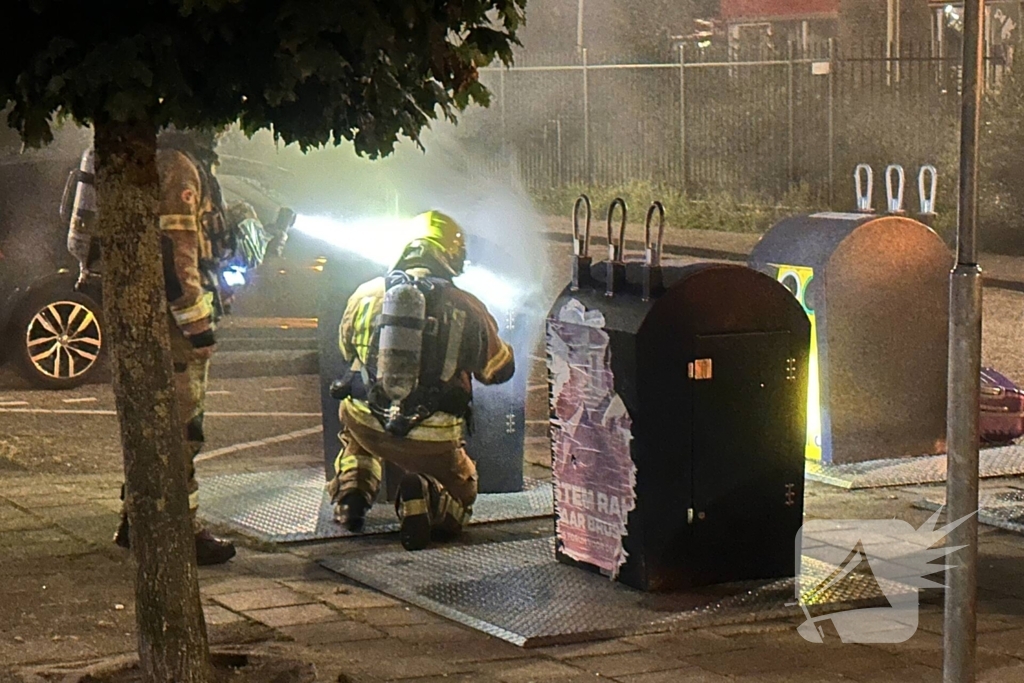 Brandweer blust ondergrondse container