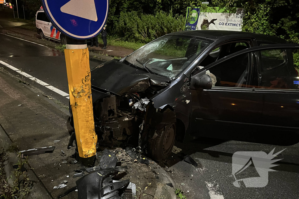 Inzittenden gaan er na auto-ongeluk vandoor