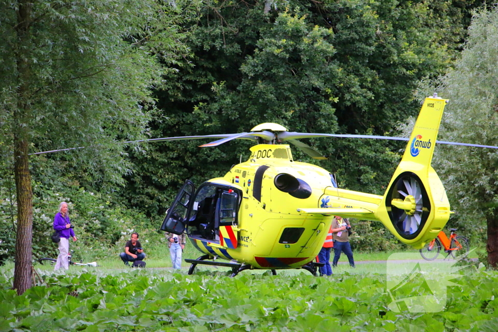 Traumahelikopter ingezet voor persoon te water