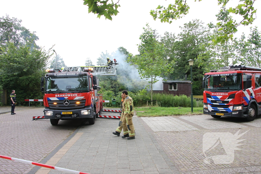 Brandweer ingezet voor fikse brand in woonboot