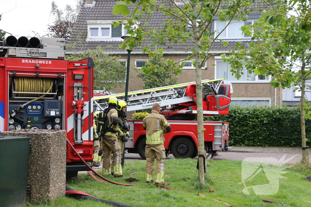 Brandweer ingezet voor fikse brand in woonboot