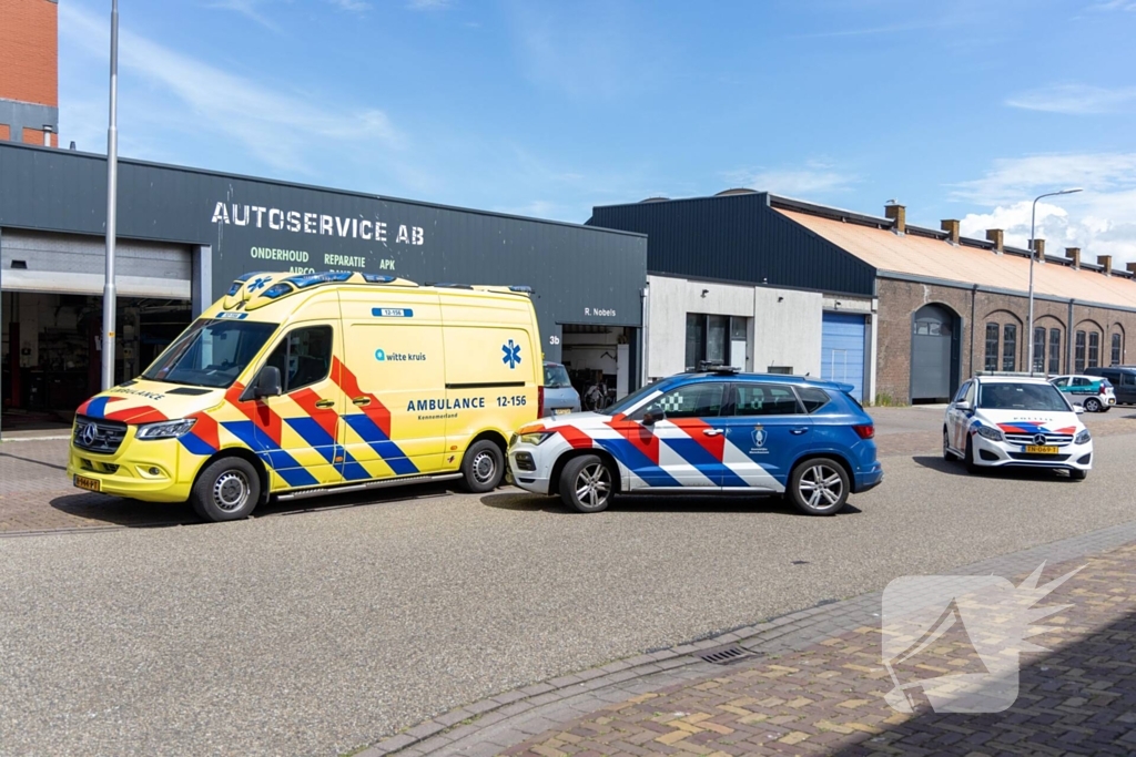 Botsing tussen twee auto's zorgt voor veel schade