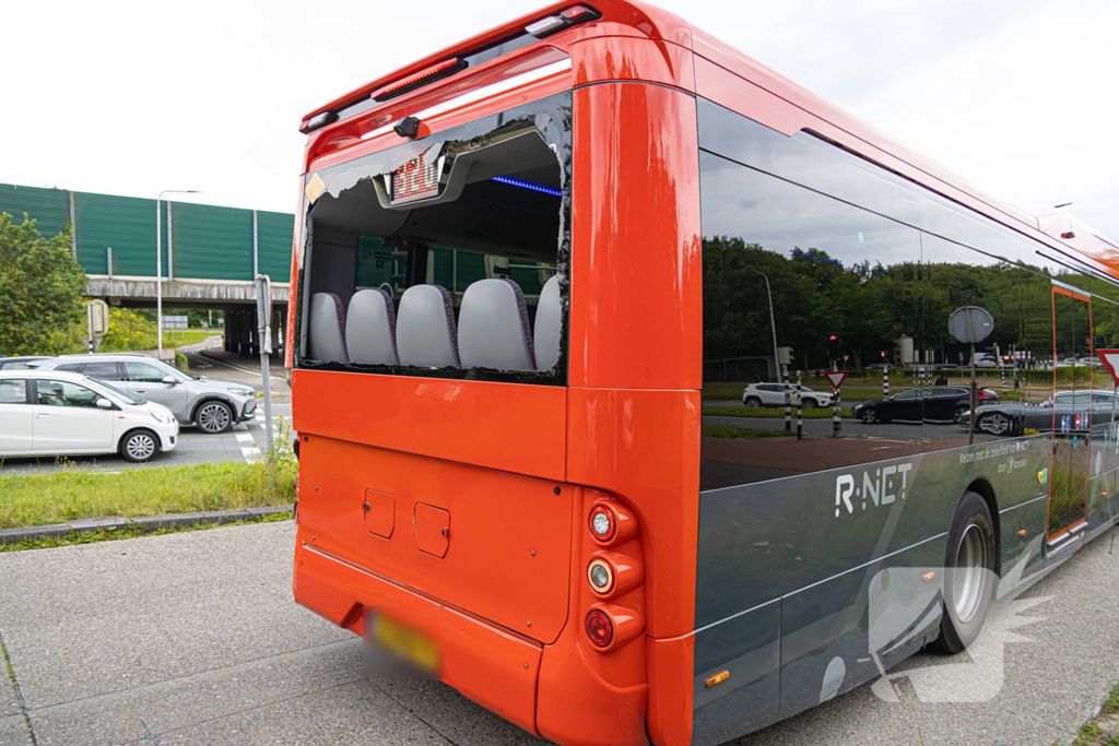 Lijnbussen lopen forse schades op na botsing