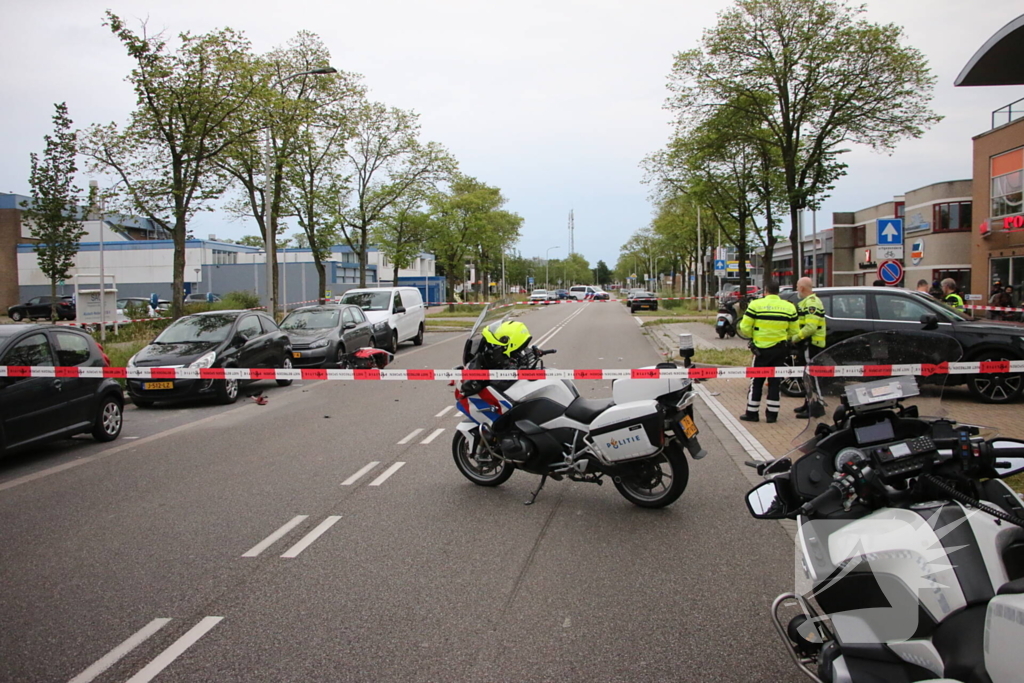 Scooterrijder gewond bij aanrijding met auto