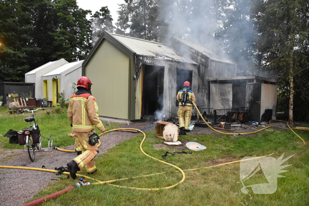 Tiny House volledig uitgebrand, onderzoek naar mogelijke brandstichting