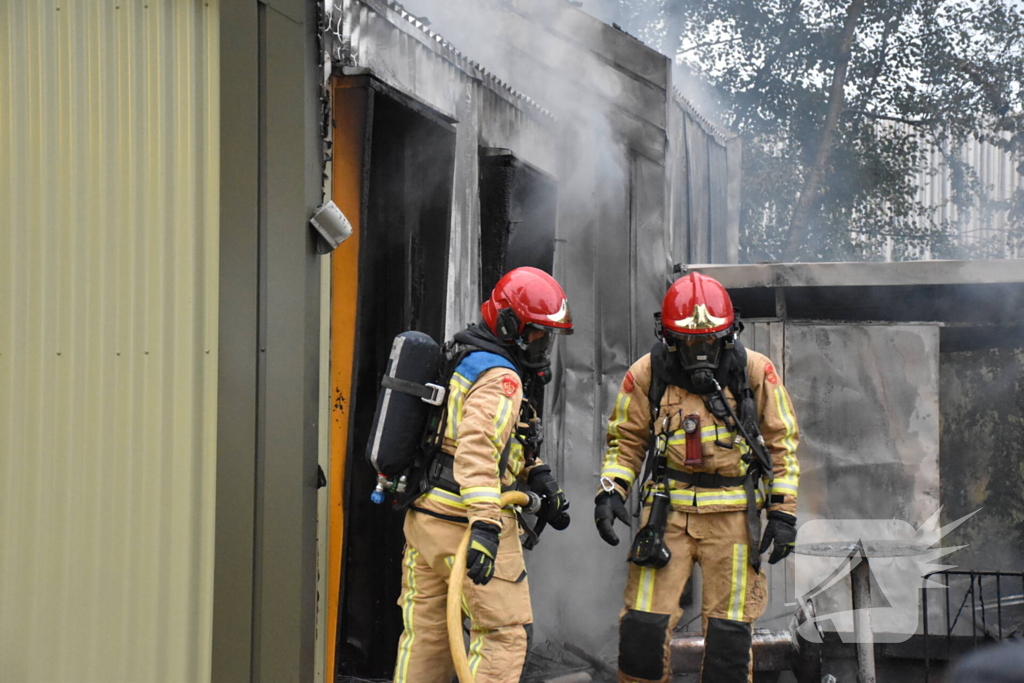 Tiny House volledig uitgebrand, onderzoek naar mogelijke brandstichting