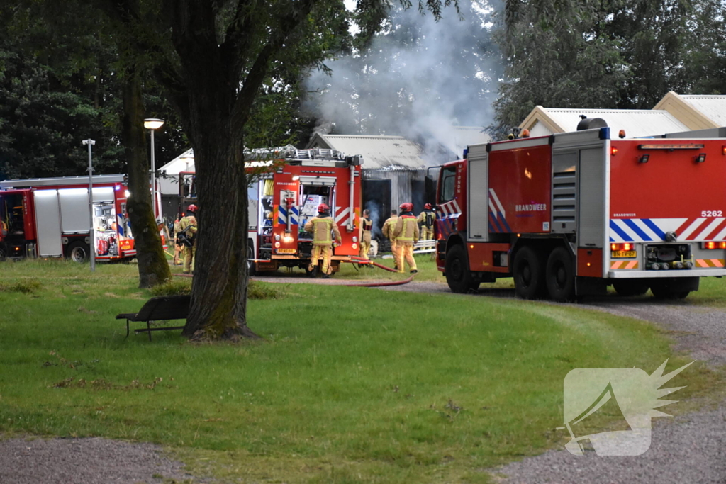 Tiny House volledig uitgebrand, onderzoek naar mogelijke brandstichting