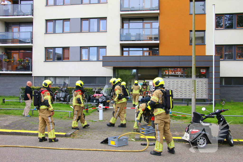 Brandlucht door smeulende accu in scootmobiel