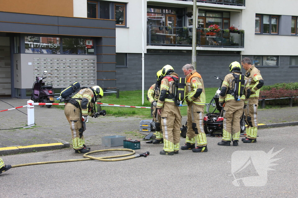 Brandlucht door smeulende accu in scootmobiel