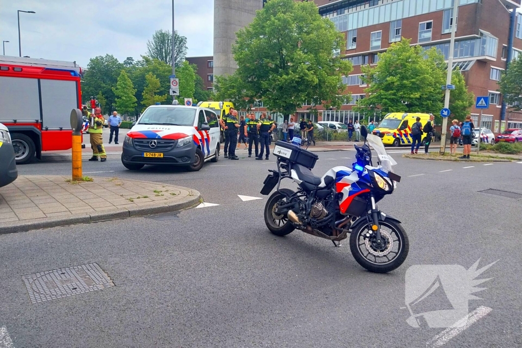 Zwarte rookwolken door grote brand op zesde etage