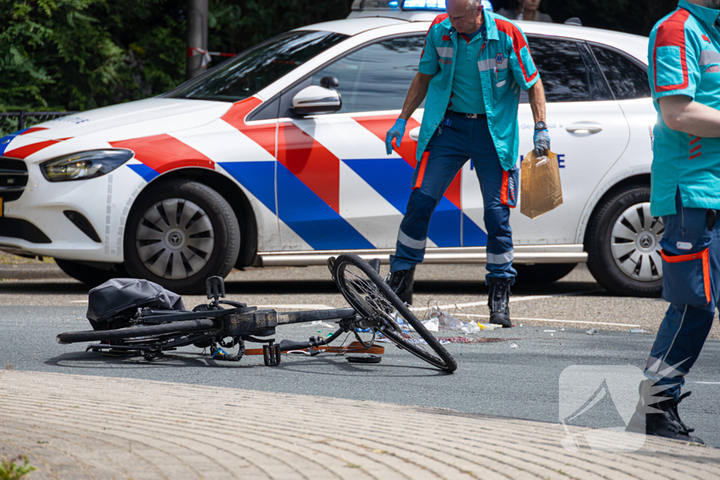 Ernstig ongeval met fietser en bestelbus