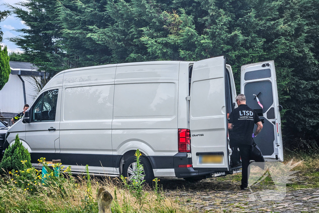 Grote politie-inval en arrestatie op terrein van topcrimineel