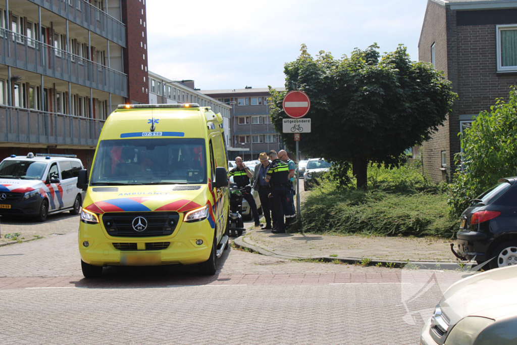 Man valt met scootmobiel en raakt gewond