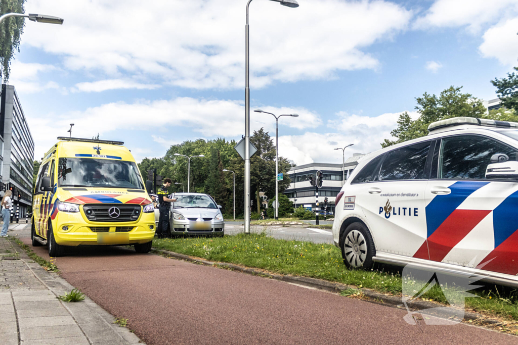 Fietser belandt op voorruit van auto bij aanrijding