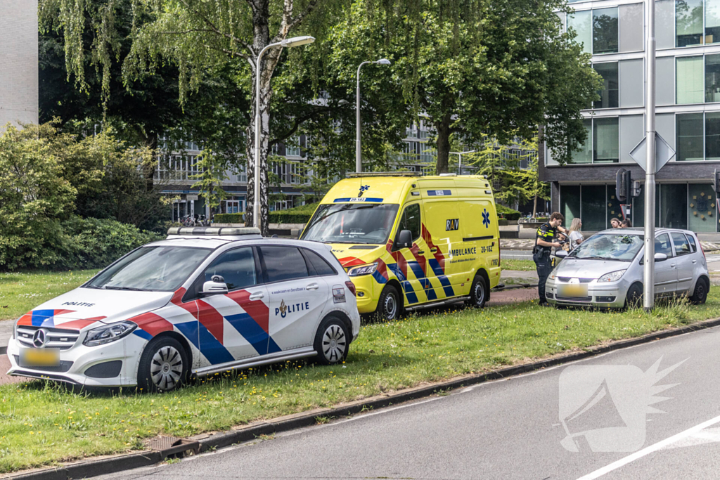 Fietser belandt op voorruit van auto bij aanrijding