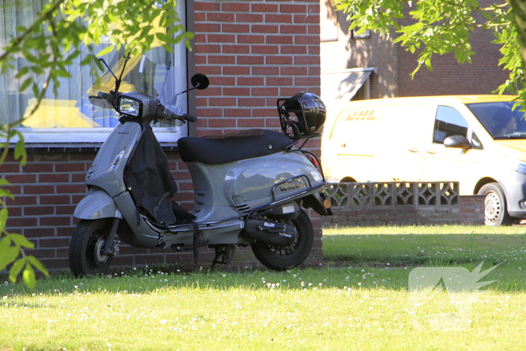 Scooterrijder breekt schouderblad bij aanrijding