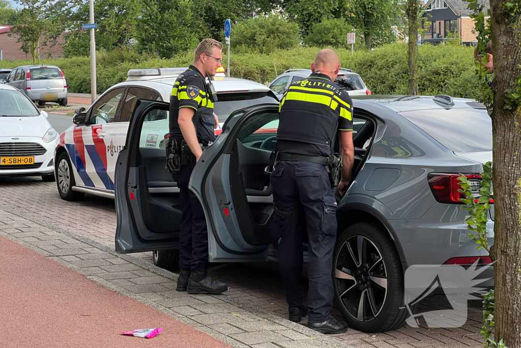 Automobilist ramt geparkeerde auto's en vlucht