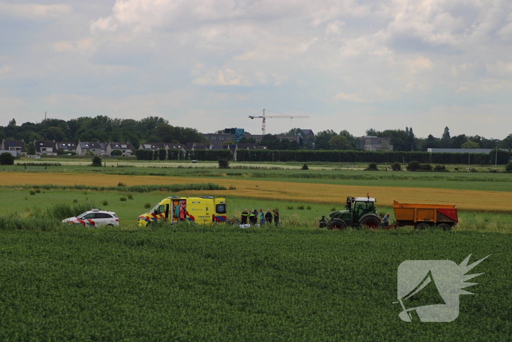 Fietser komt ten val door tractor