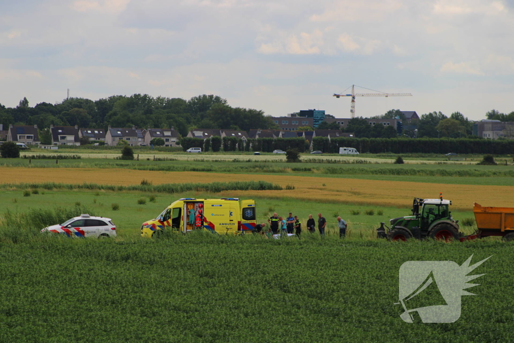 Fietser komt ten val door tractor