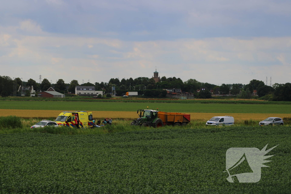 Fietser komt ten val door tractor