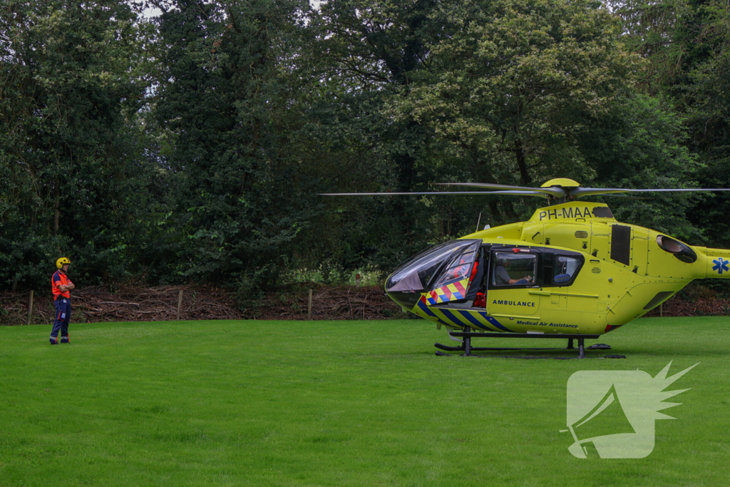 Bestuurder raakt macht over het stuur kwijt en raakt op de kop