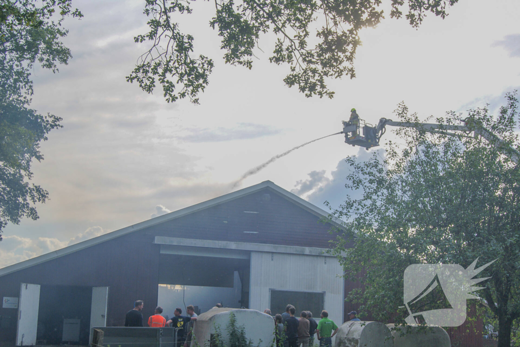 Veel rookontwikkeling bij stalbrand