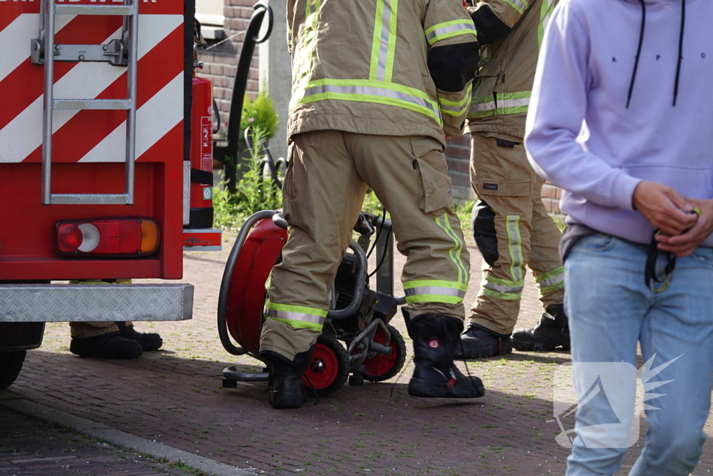 Vlam slaat in pan, brandweer ingezet